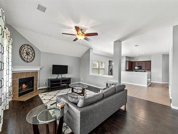 4th image of 1004 Honeywell Dr