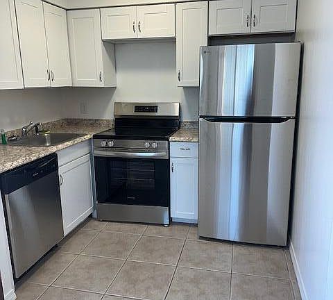 4th image of 4114 Holiday Dr APT 7