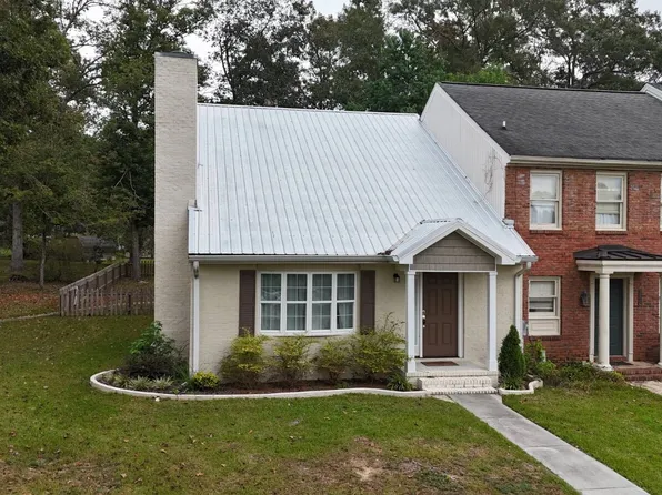 180 Fairway Woods Dr, Ozark, AL 36360