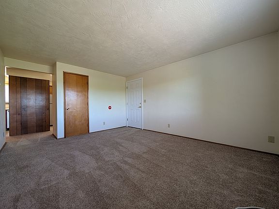 3rd image of 2222 Willamette St APT 4