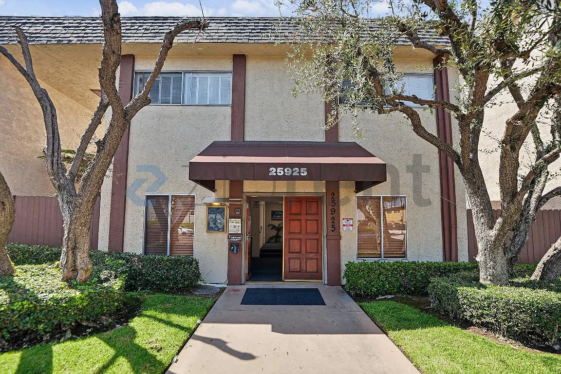 2 bed, 808 sqft, $2,550 — Photo 1