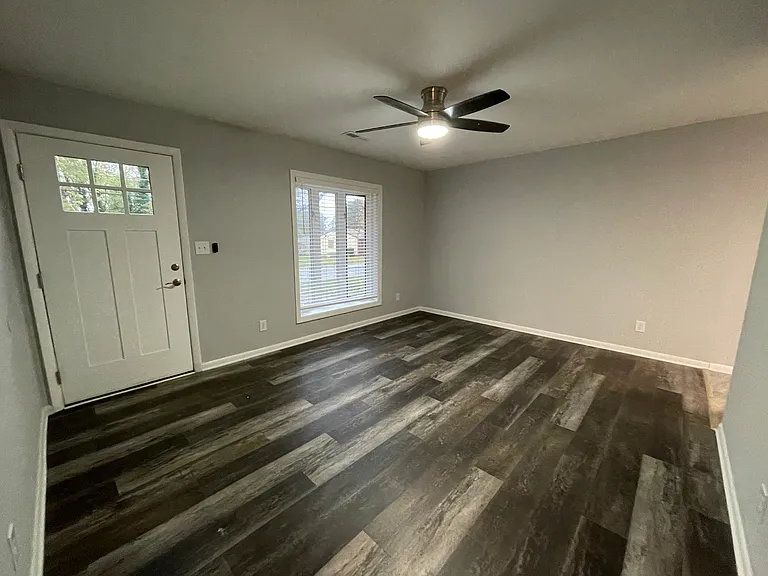 2815 Ravencroft Dr — Photo 2