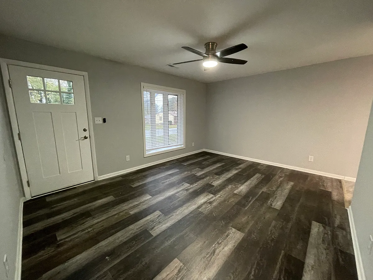 Building Photo - 2815 Ravencroft Dr