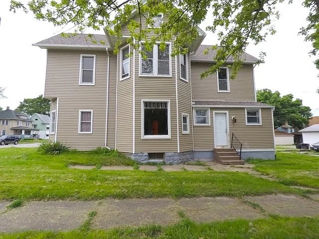 2739 7th Ave photo 1