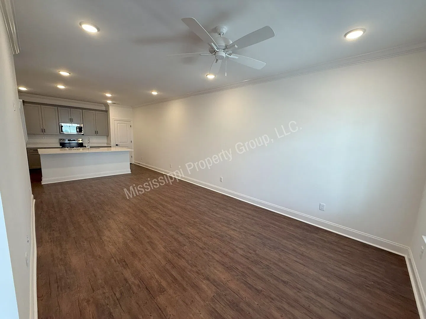 3BR/3.5BA South Grove For Rent — Photo 2