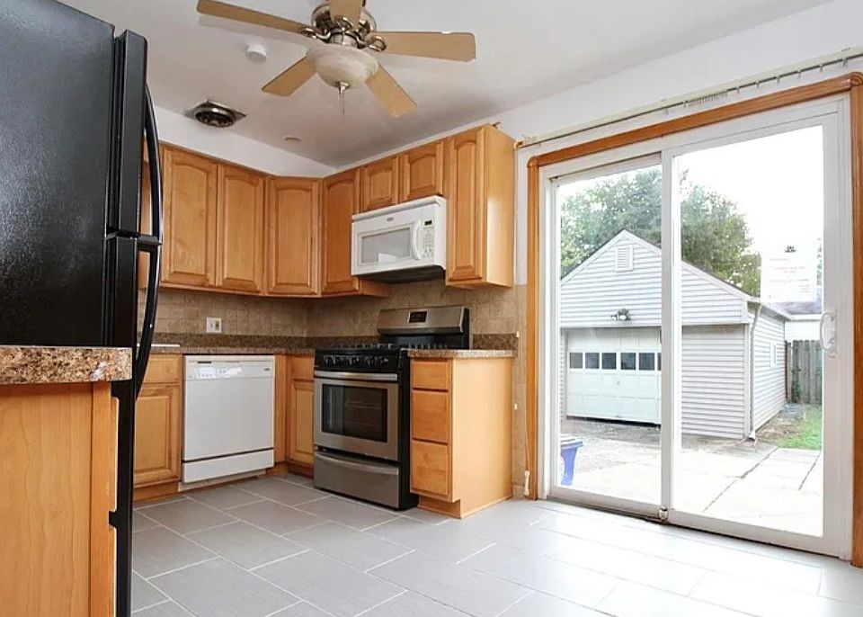 2nd image of 7513 Traymore Ave