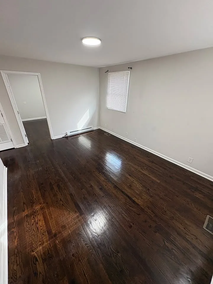 2 bed, 698 sqft, $1,550 — Photo 2