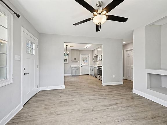 4th image of 3915 Riviera Dr