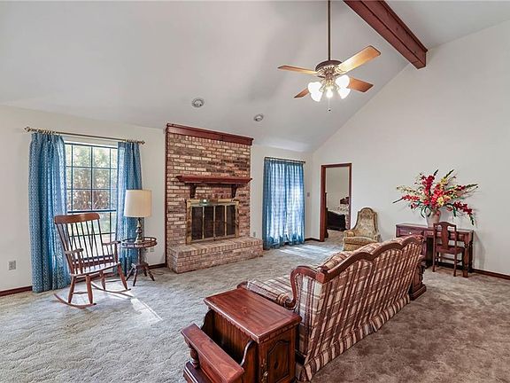 5th image of 105 Woodland Dr