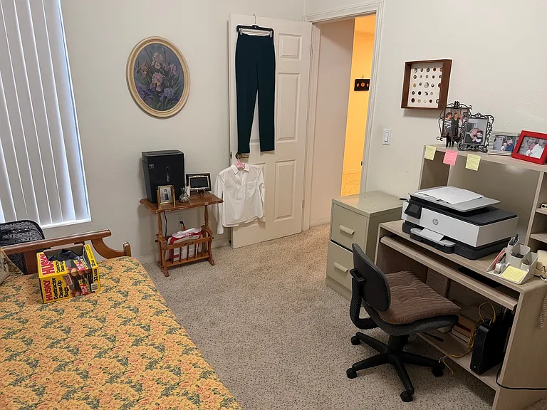 Guest Bedroom 02