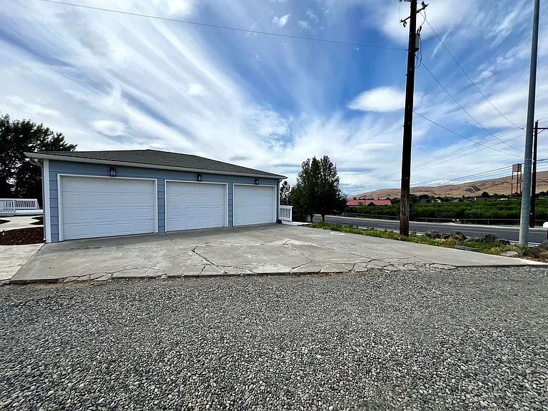 5204 Roza Hill Dr — Photo 19