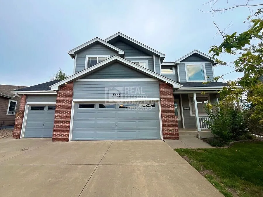 Spacious 5 Bedroom Home with Finished Basement, Office & 3-Car Garage — Photo 1