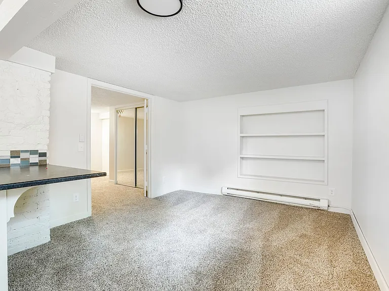 848-852 S Logan St. — Photo 11