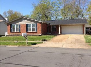 691 Rustic Valley Dr, Ballwin, MO 63021