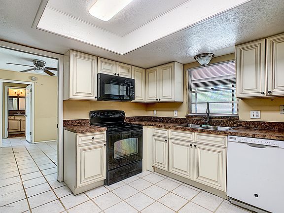 3rd image of 1821 Pennington Ave