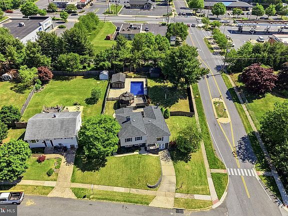 3rd image of 2030 Cherry Rd
