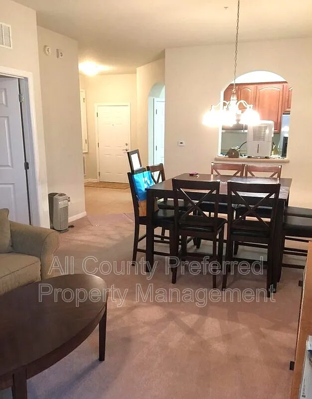 3 bed, 2.0 bath, 1412 sqft, $1,900 — Photo 2