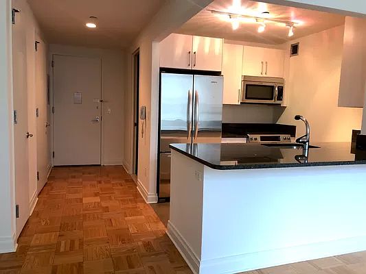 3rd image of 1510 Lexington Ave APT 2M