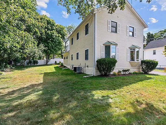 3rd image of 129 Simmonsville Ave #3