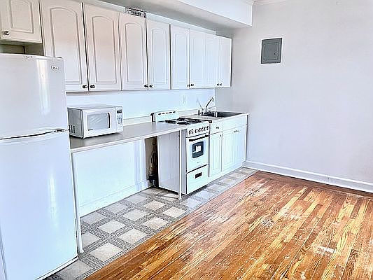 1st image of 25 Tudor City Pl #333