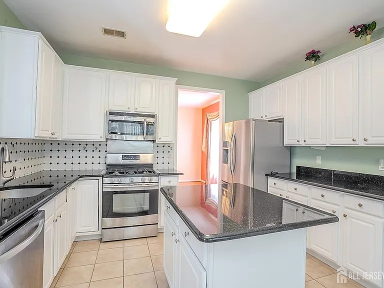 31 Hawthorn Dr — Photo 18