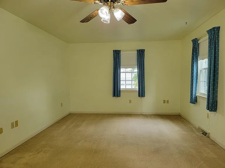 478 N Railroad Ave — Photo 8