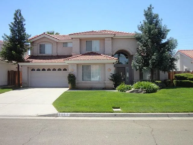 4 bed, 2486 sqft, $3,200 — Photo 3