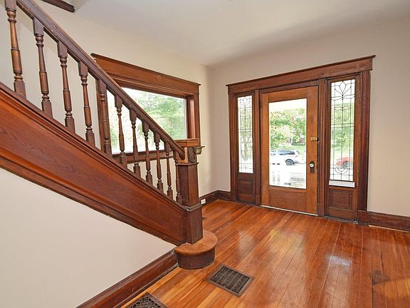 4th image of 271 Oakmont St