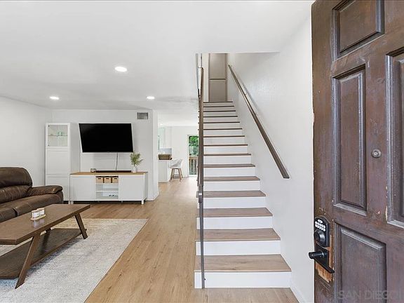 3rd image of 3626 Lemona Ave Unit C