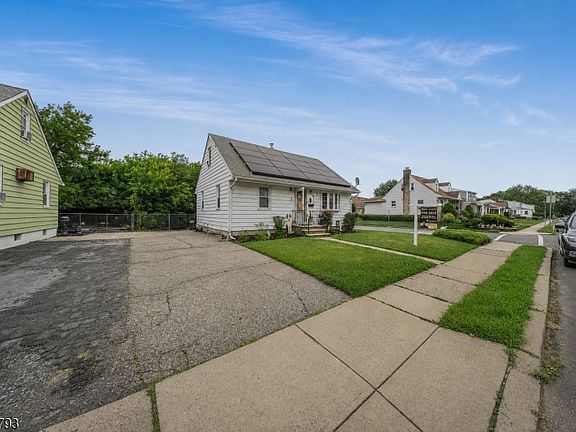 2nd image of 279 Bergen Blvd