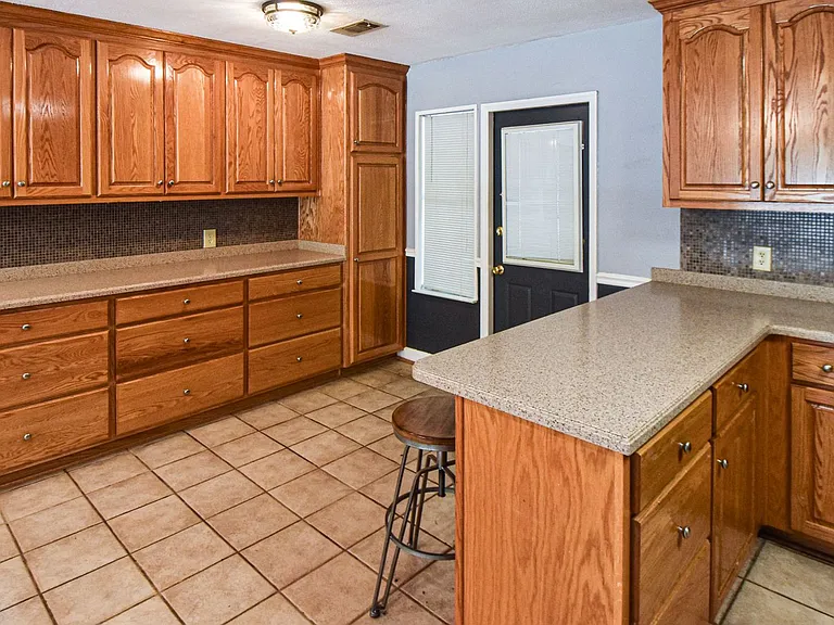 555 Shady Acres Dr — Photo 24