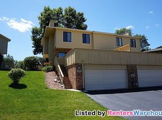 2205 Kings Valley Rd, Golden Valley, MN 55427