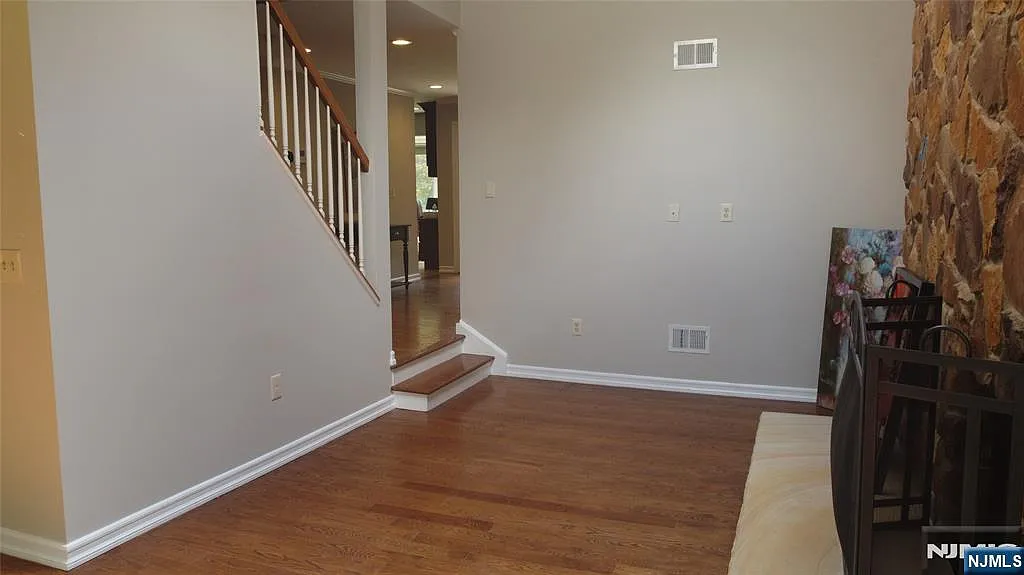 2 bed, 3.0 bath, $4,649 — Photo 3