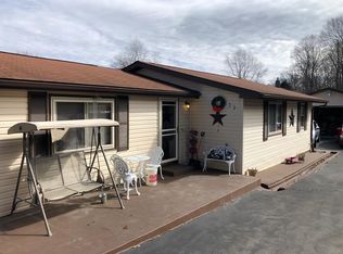 123 Golf Course Rd, Crab Orchard, WV 25827