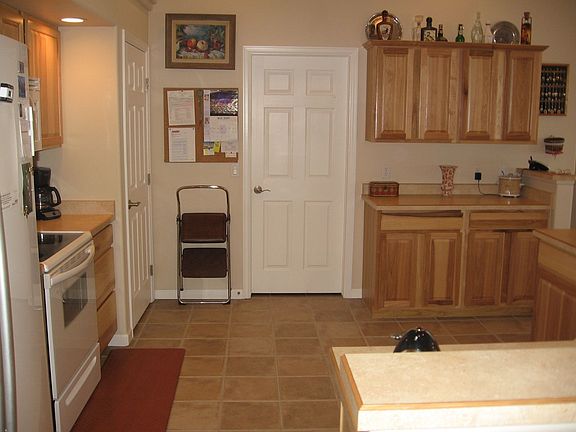 Kitchen w/ Hickory Cabinets