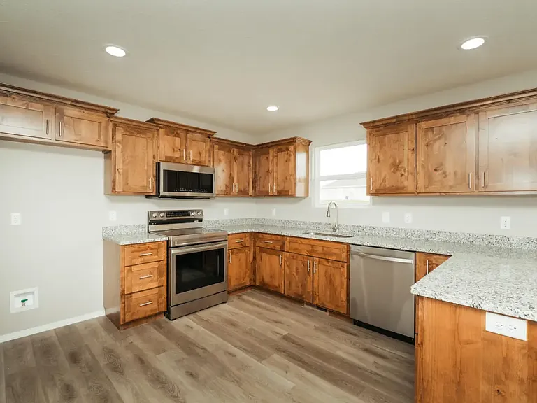 1371 E Macon St — Photo 12