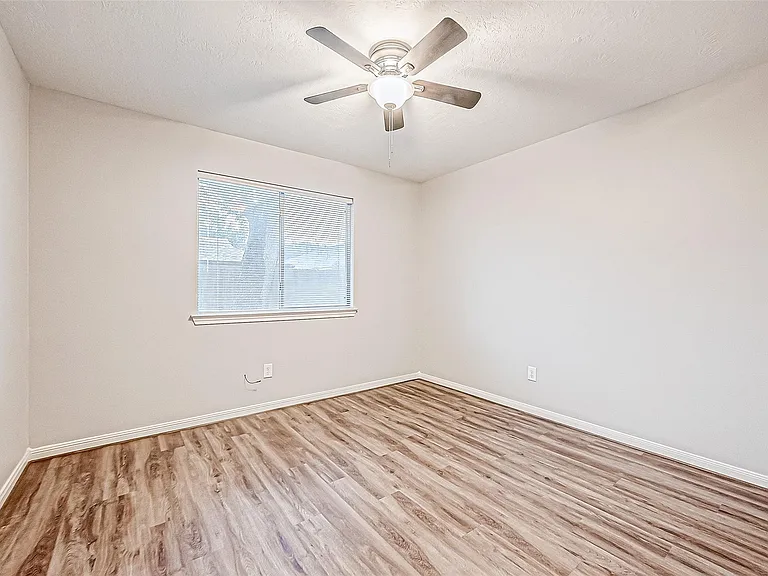 1524 Robin Ave — Photo 26