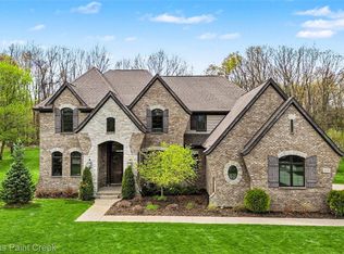 8135 Pine Knob Meadows Dr, Clarkston, MI 48348