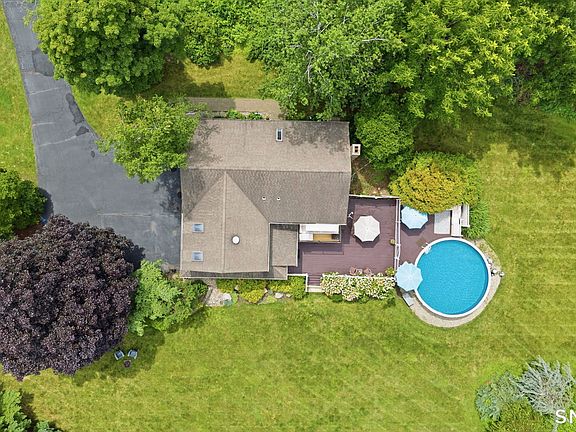 2nd image of 1512 Country Club Road