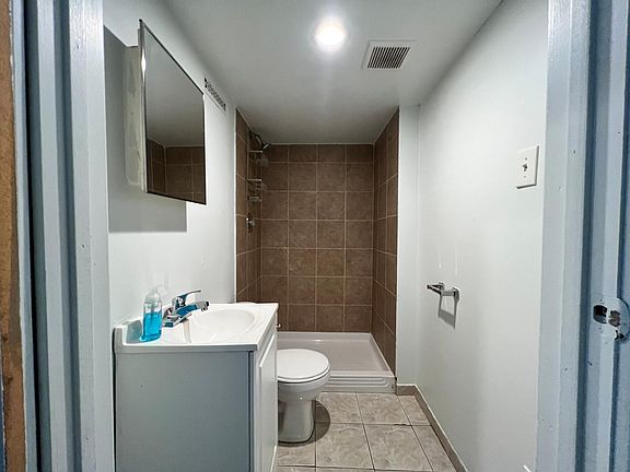 4th image of 3140 W Diversey Ave #G