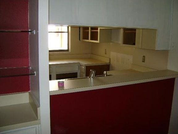 3rd image of 122 Woodlake Wynde
