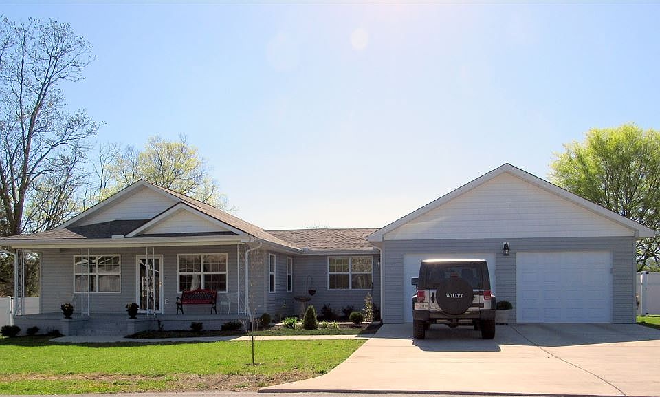 1st image of 154 Douglas Ave