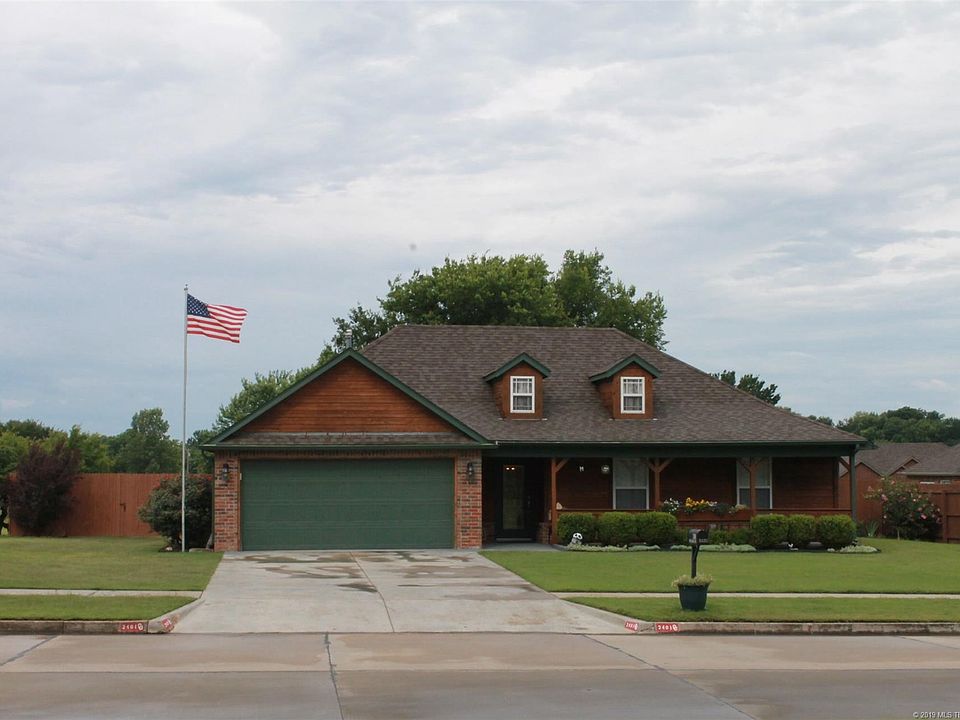 1st image of 2401 Westwood Dr