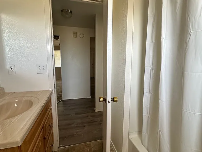 632 Van Ness Ave — Photo 9