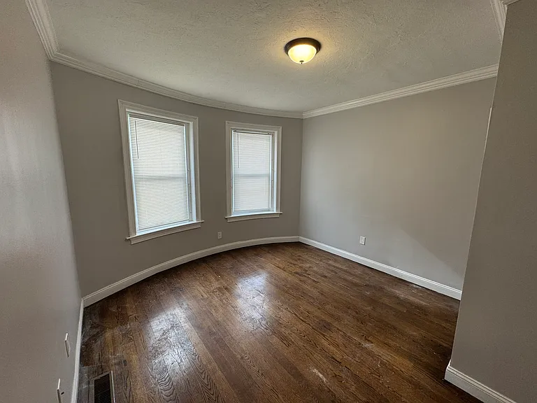 14 Townsend St — Photo 4