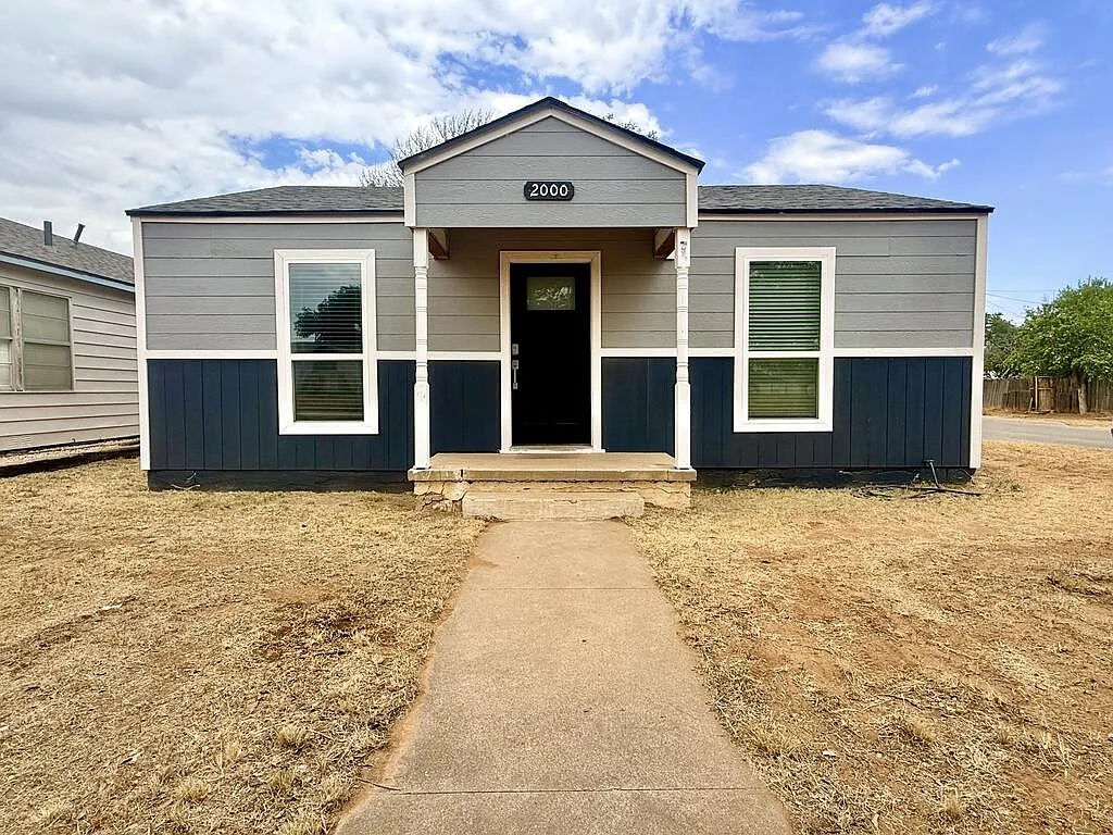 2 bed, 1.0 bath, 810 sqft, $2,200 — Photo 2