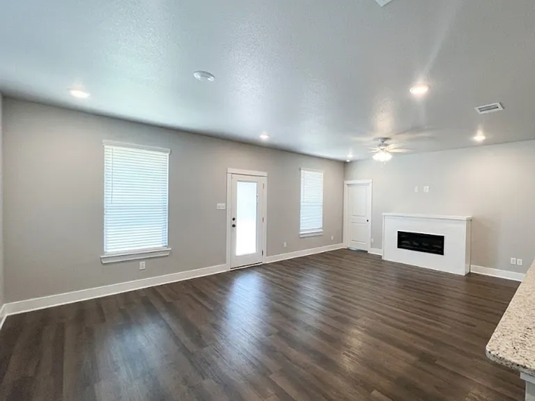 2053 Stillwell St — Photo 6