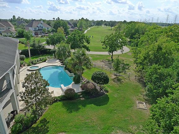 3rd image of 2308 Columbia Cir