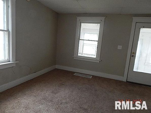 2120 Telegraph Rd, Davenport, IA 52804