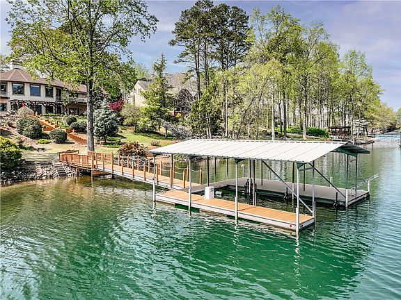 4th image of 132 S Oak Pointe Dr